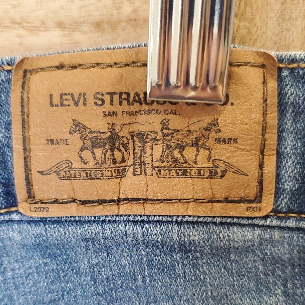 Women's Levi's 515 cuffed Denim Shorts Size 14 - Picture 6 of 14